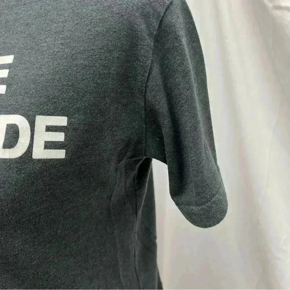 Dark grey graphic tee. - Picture 4 of 9